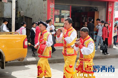 身穿黃~1.JPG