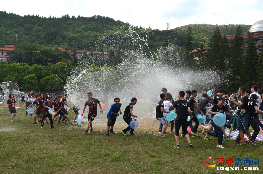 QQ截圖20150515065338113.jpg