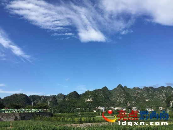 萬(wàn)峰林.jpg