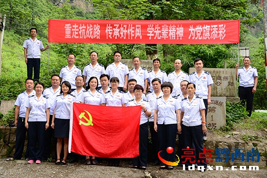 徒步活動(dòng)合影（陳亞林?jǐn)z影）.jpg