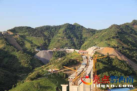 望安高速油邁2號(hào)大橋右幅主跨施工現(xiàn)場(chǎng).jpg