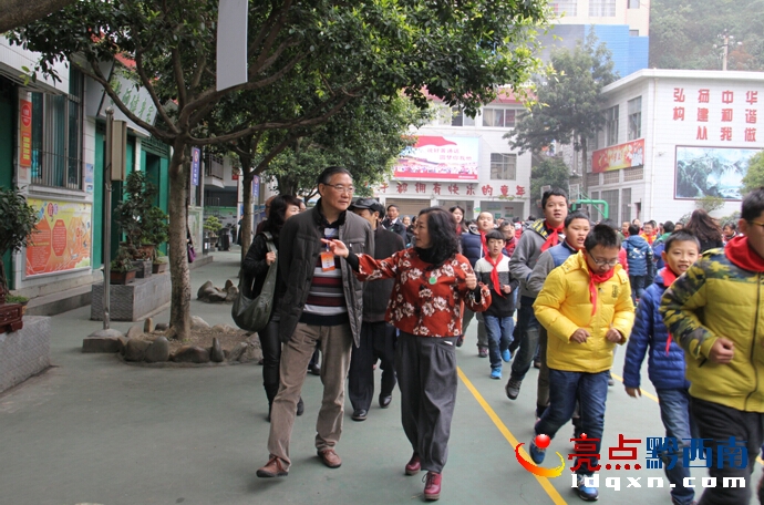 D鄢֧ӛ(w)УLI(lng)҈F(tun)^ng.jpg