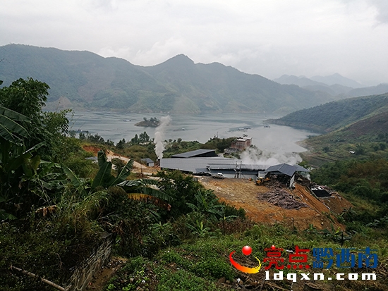 正在生產(chǎn)的打樂紅糖廠.jpg