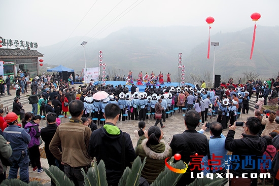 貞豐縣“萬(wàn)李雪山”第二屆李花節(jié)現(xiàn)場(chǎng) (2).jpg