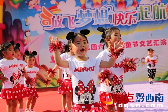 孩子精彩的表演 (1).JPG