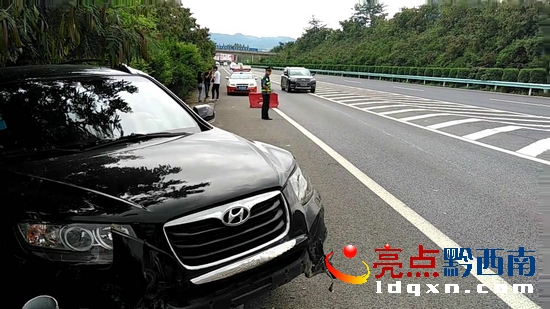 現(xiàn)場指揮交通.JPG